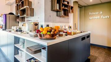 Petit déjeuner buffet servi tous les jours en supplément