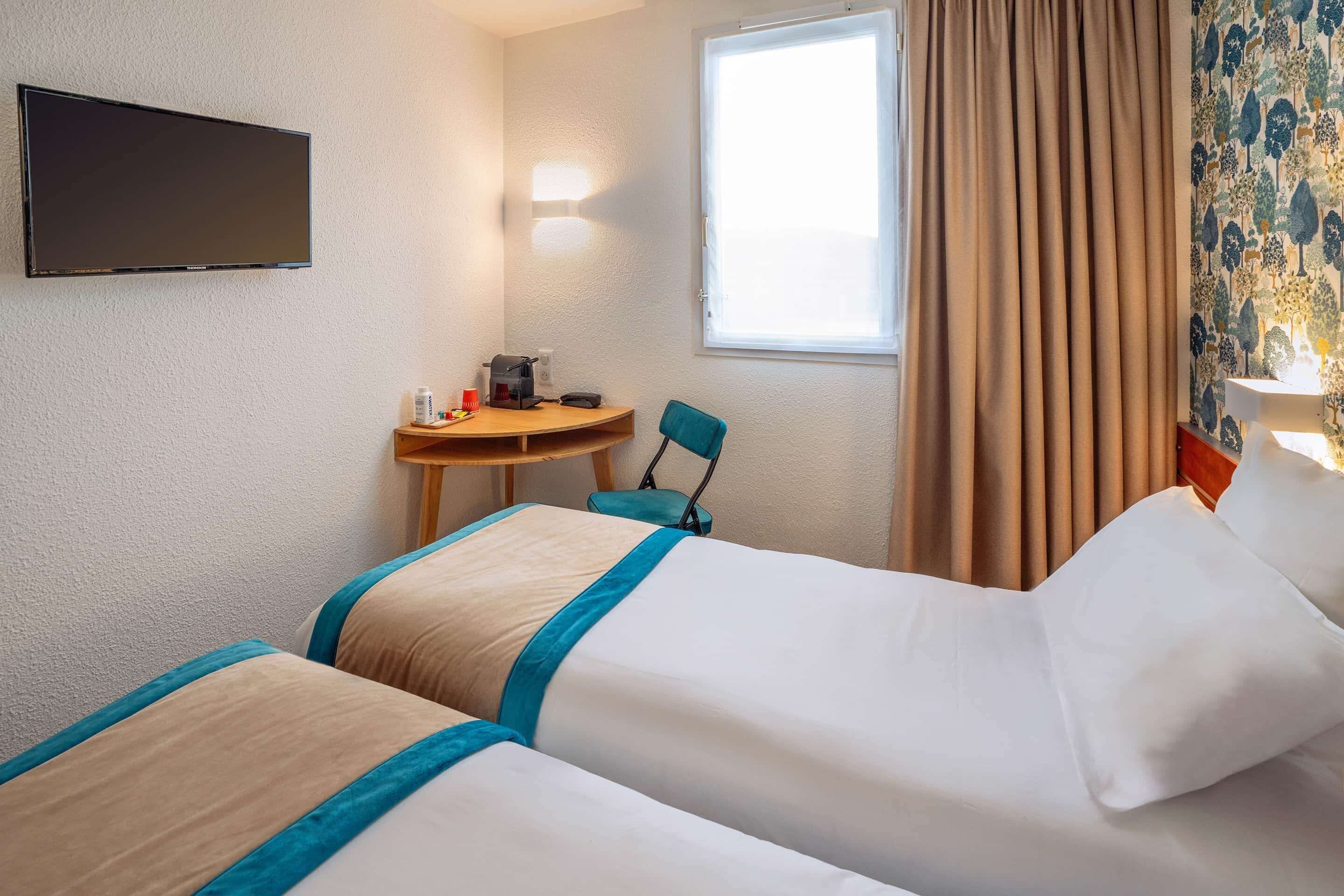 standard room, 2 single beds, non smoking | desk, soundproofing, iron/ironing board, free cots/infant beds