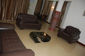 Living room - Kingsbridge Royale Hotel (Accra)