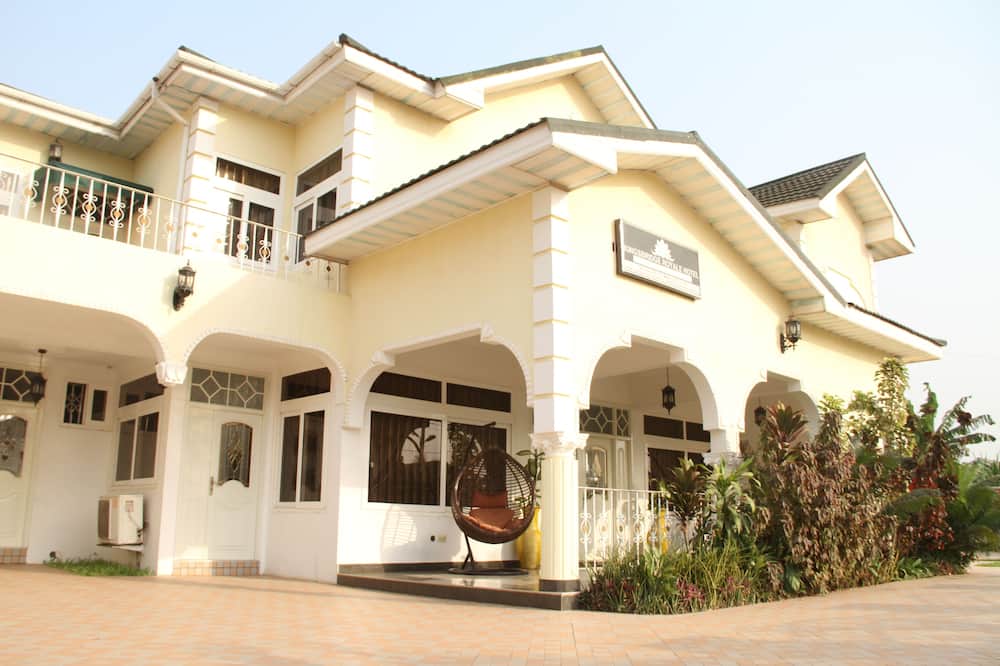 Kingsbridge Royale Hotel