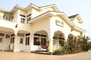 Front of property - Kingsbridge Royale Hotel (Accra)