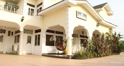 Kingsbridge Royale Hotel