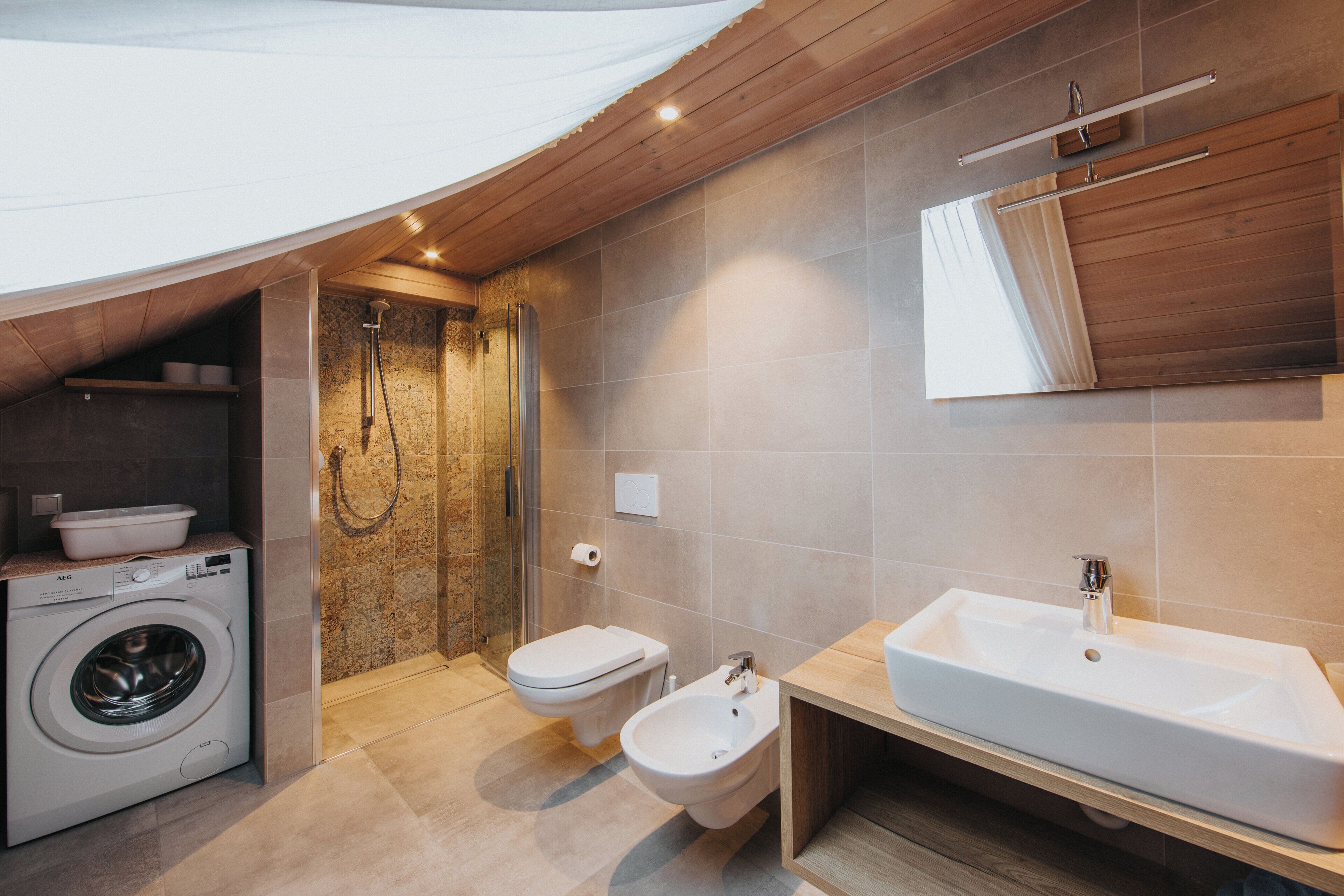 Apartment, 1 Bedroom (2 Persons) | Bathroom | Free toiletries, hair dryer, bathrobes, bidet