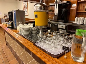 Free daily buffet breakfast - Hotel El Capitan (Parres)