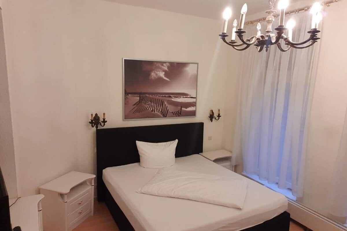 Doppelzimmer - 06 | 1 Schlafzimmer, Schreibtisch, Bettwäsche