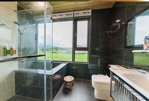 Familien-Vierbettzimmer, 1 Schlafzimmer, Badewanne