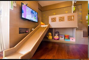 Fjölskylduherbergi fyrir þrjá - 1 svefnherbergi - baðker | Rúmföt af bestu gerð, hljóðeinangrun, vöggur/ungbarnarúm