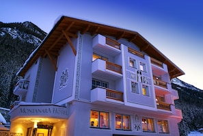 Front of property - evening/night - Hotel Montanara (Ischgl)