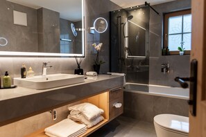 Comfort Double Room, 1 Queen Bed, Mountain View | Premium bedding, in-room safe, desk - Hotel Montanara (Ischgl)