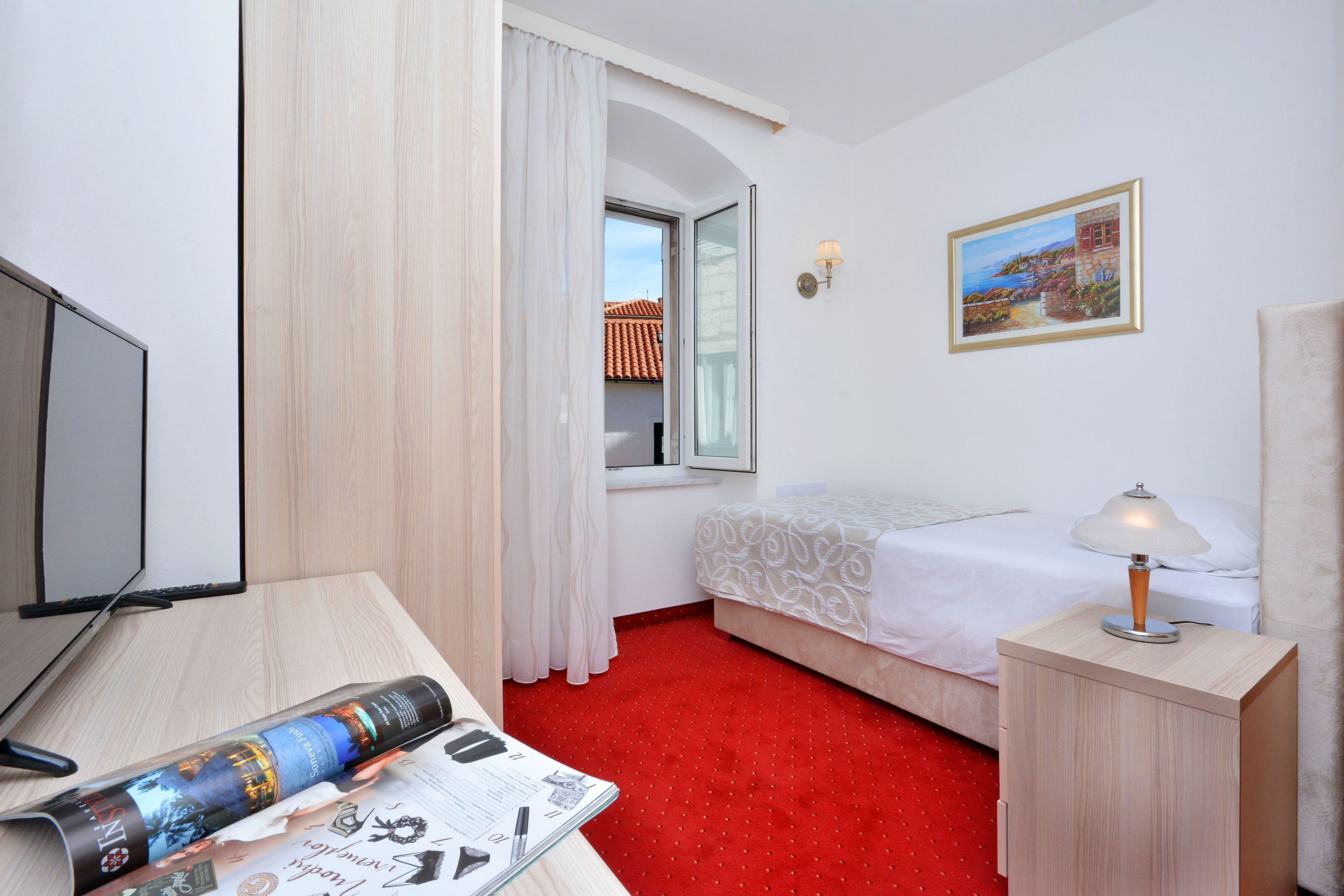 Minibar, desk, free WiFi