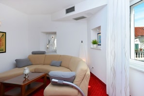 Suite, Balcony (2 persons) | Minibar, desk, free WiFi - Hotel Adriana (Split)