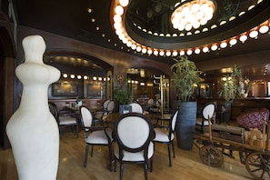 Interior entrance - Hotel Adriana (Split)