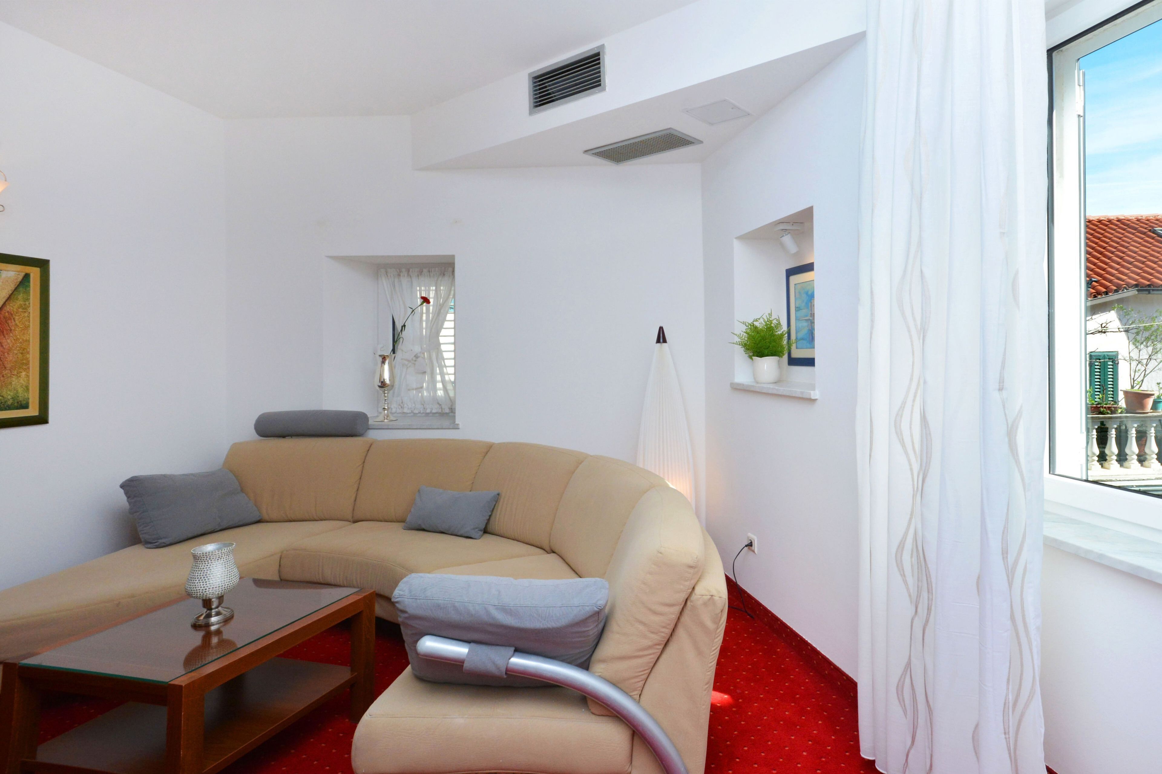 Living area | Flat-screen TV