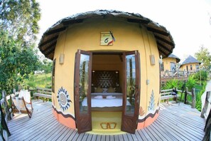 Deluxe Room (Baan Klom) | Teras/patio