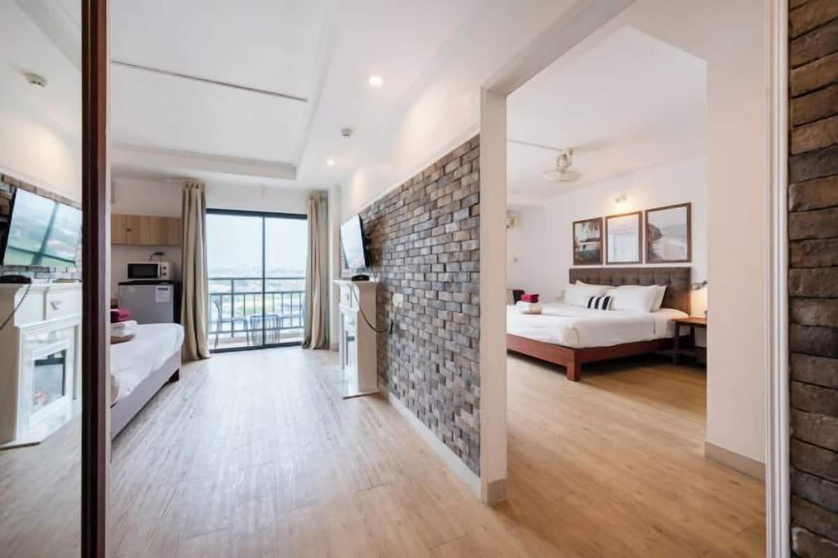 In-room safe, desk, free WiFi, bed sheets