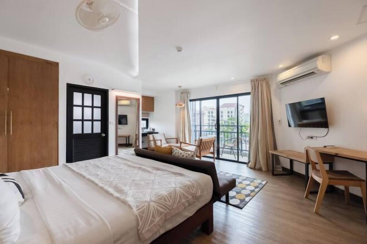 In-room safe, desk, free WiFi, bed sheets