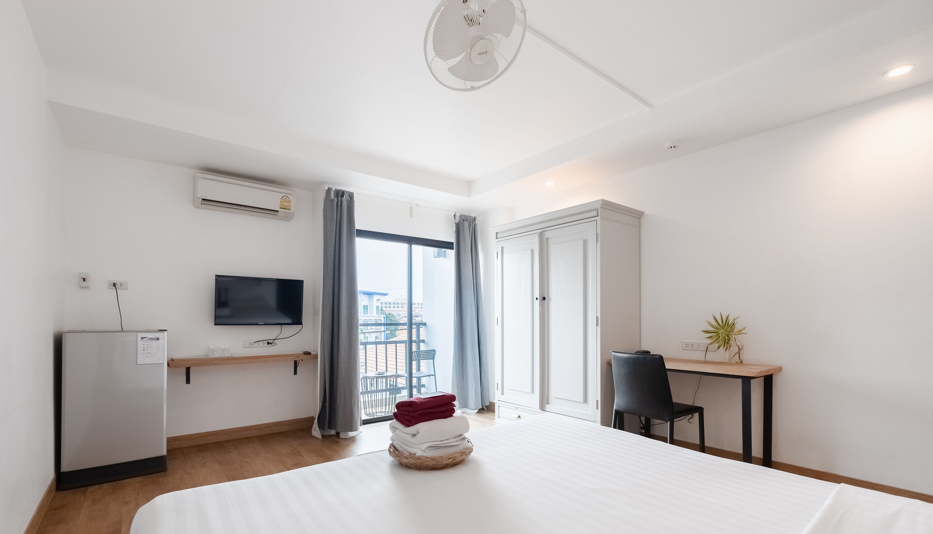 superior room, 2 bedrooms, city view | in-room safe, desk, free wifi, bed sheets