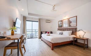 Superior Room, 1 King Bed, Refrigerator & Microwave, City View | In-room safe, desk, free WiFi, bed sheets - The Corner Lodge (Pattaya)