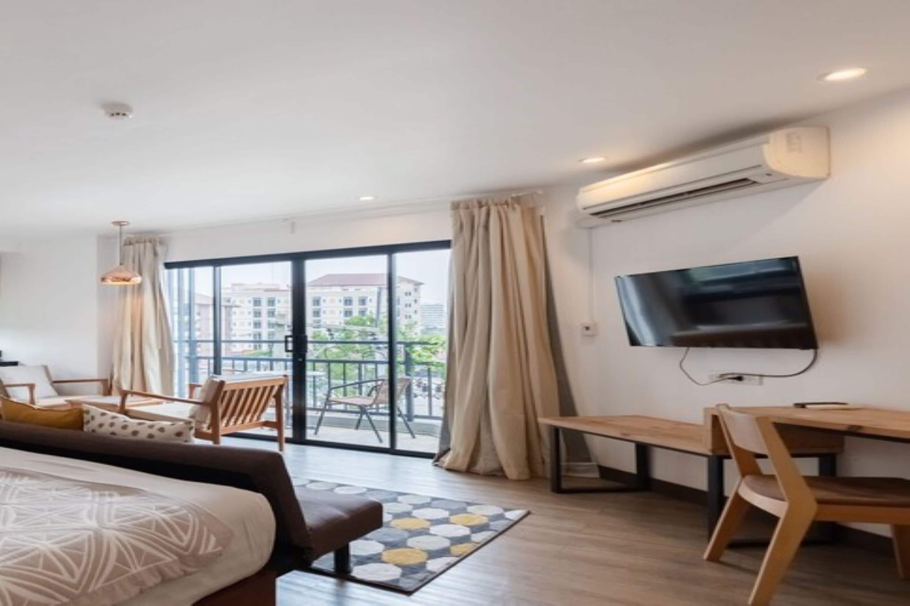 Deluxe Room, 1 King Bed with Sofa bed, Kitchenette, City View | In-room safe, desk, free WiFi, bed sheets