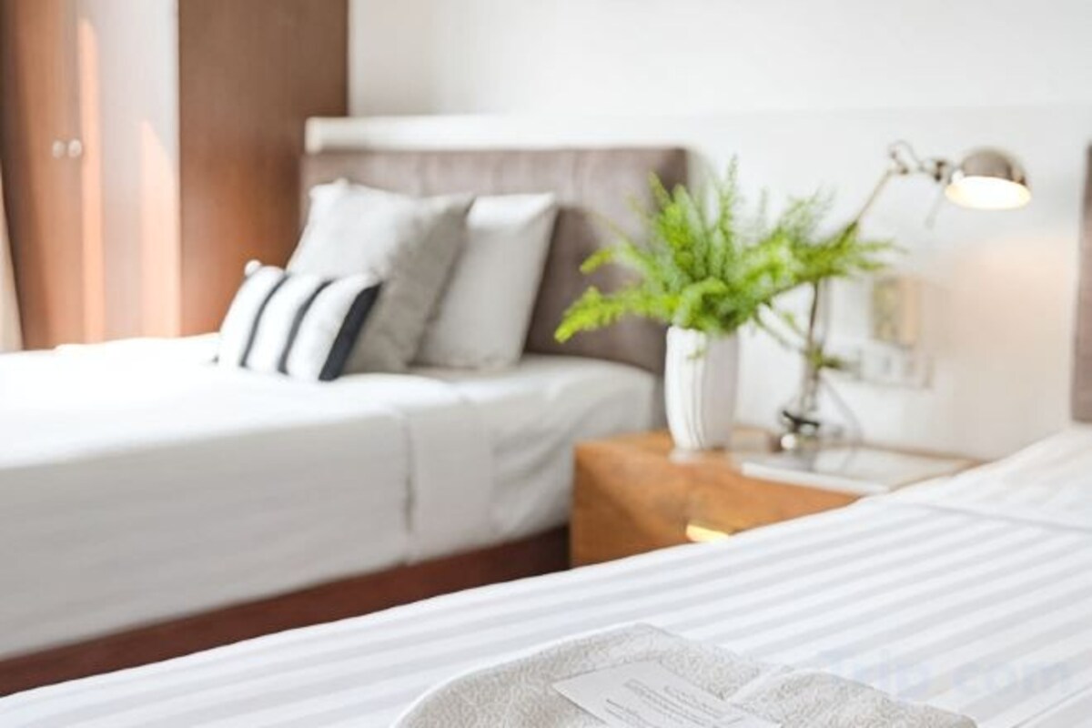 In-room safe, desk, WiFi (free), bed sheets