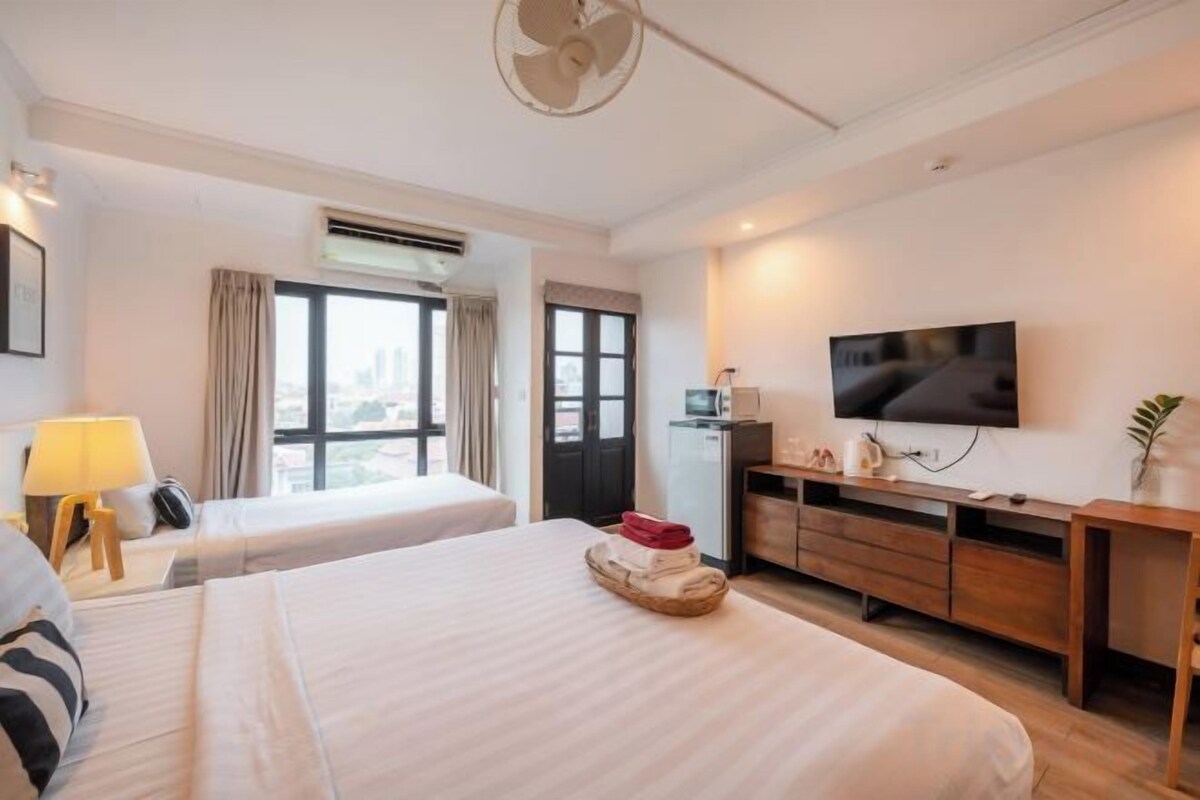 In-room safe, desk, WiFi (free), bed sheets