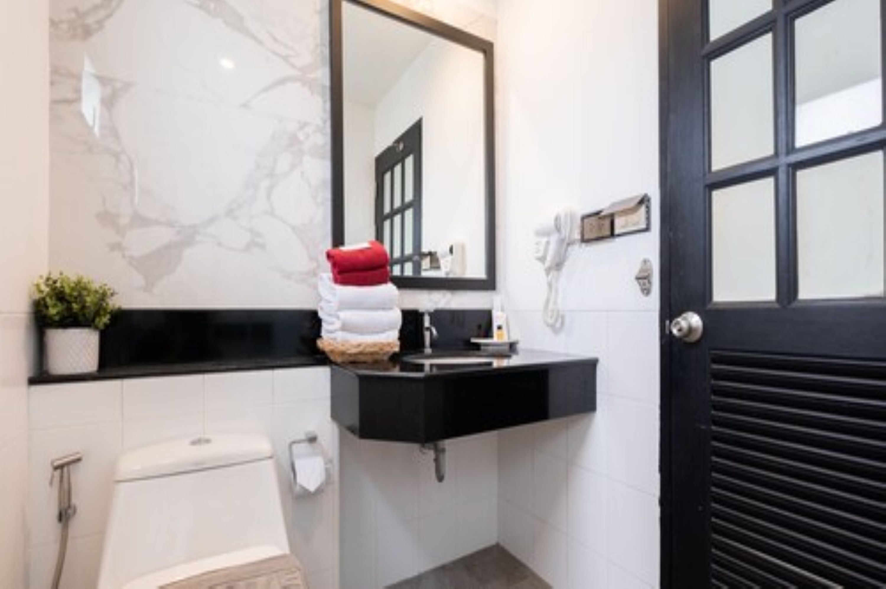 deluxe room, 1 king bed with sofa bed, kitchenette, city view | bathroom | shower, free toiletries, towels