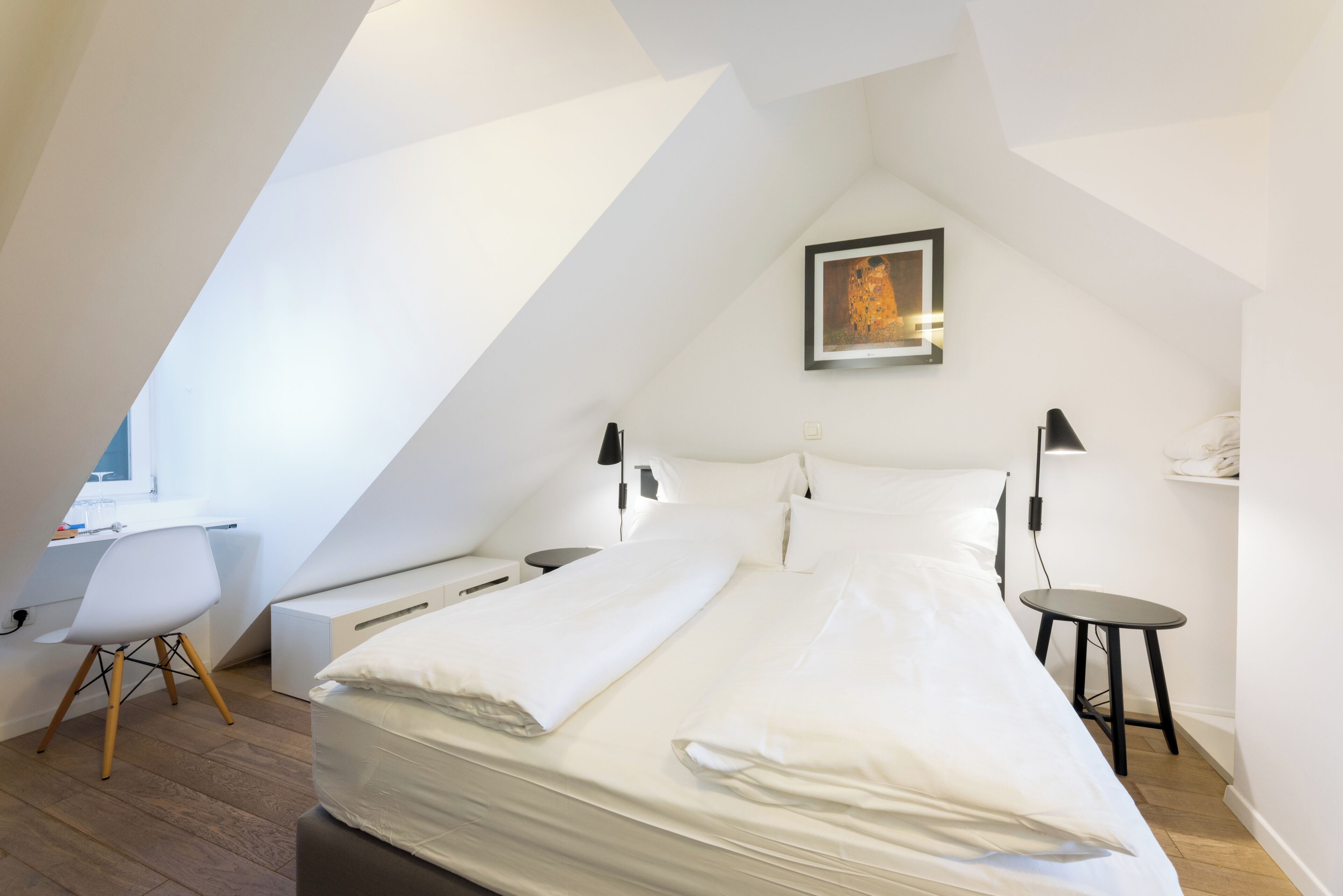 Room in attic, City view | Minibar, in-room safe, desk, blackout drapes