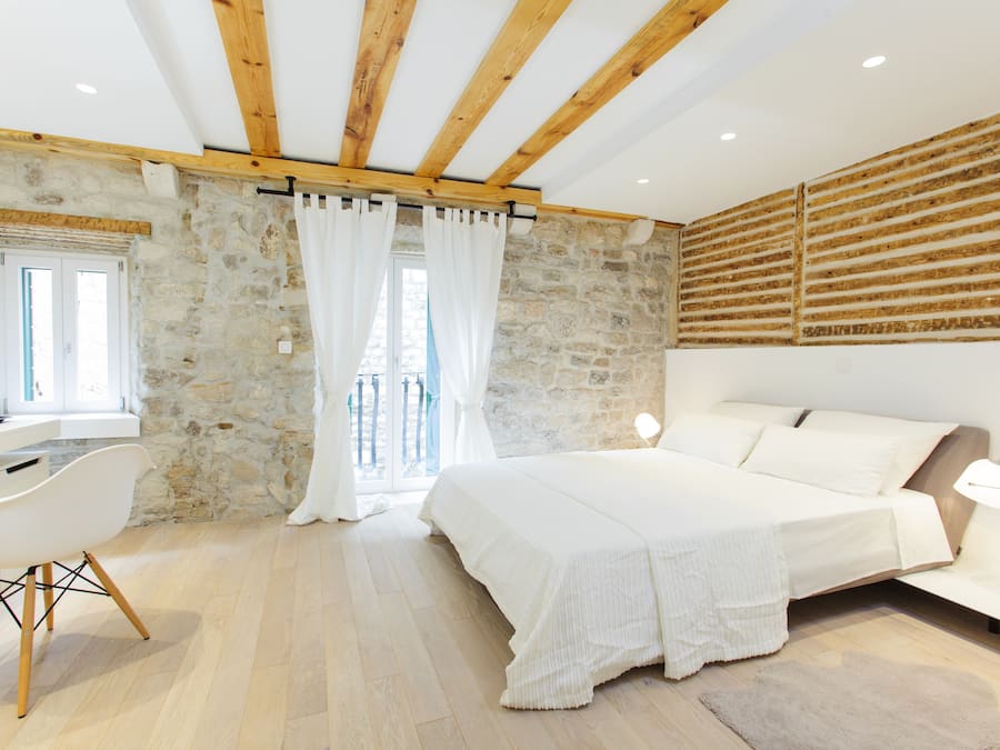 Delux Double Room, Balcony, City view | Minibar, safe på rommet, skrivebord og blendingsgardiner