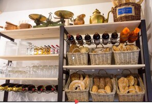 Kontinental frokost hver dag (EUR 18 per person)