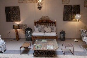 Courtyard - Palacio Almagra (Granada)