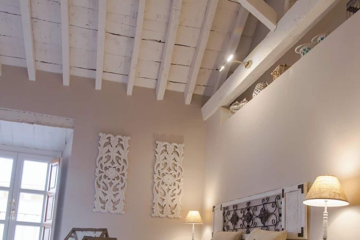 高級寢具、房內夾萬、隔音、熨斗/熨衫板