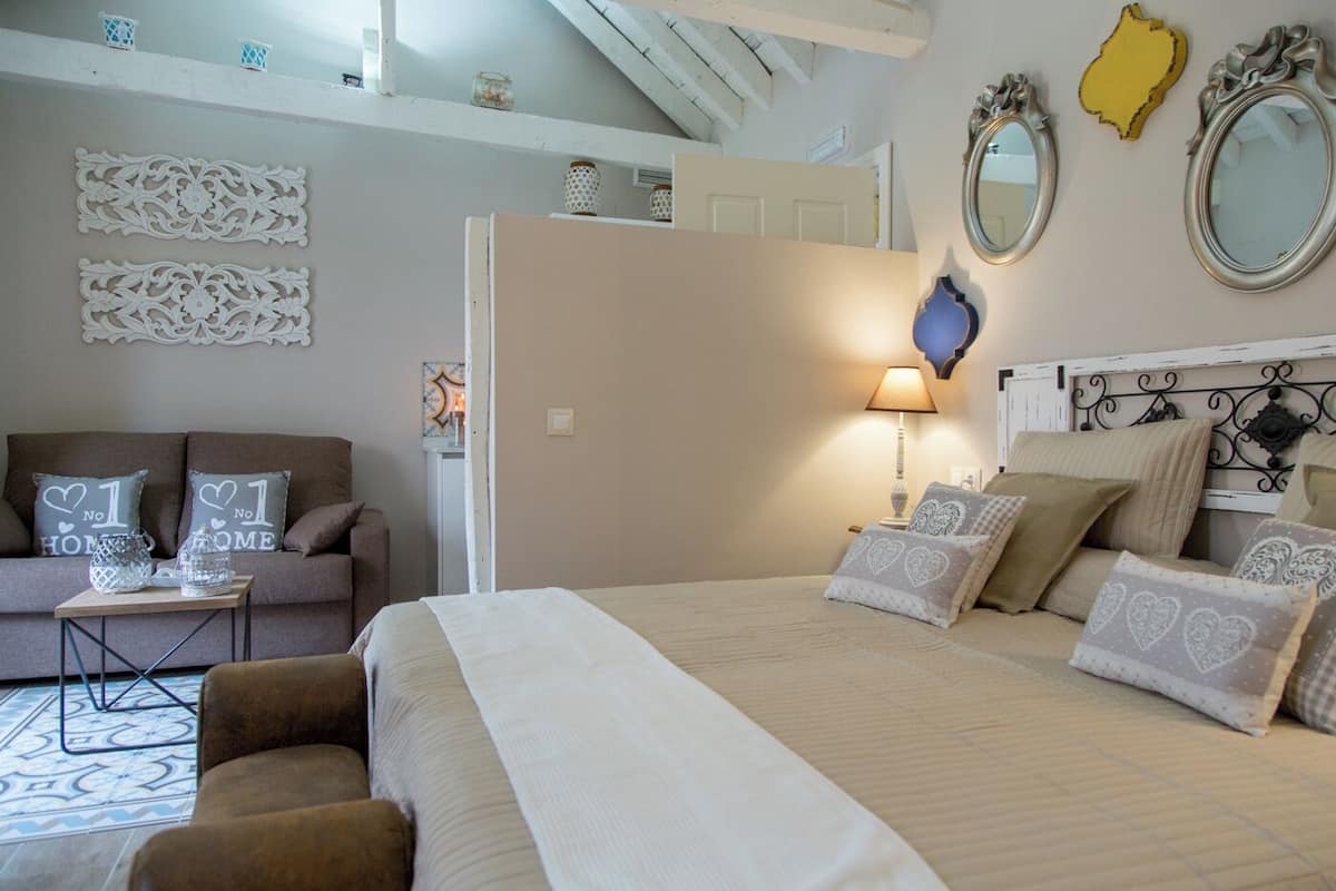 Studio | Premium bedding, in-room safe, soundproofing, iron/ironing board
