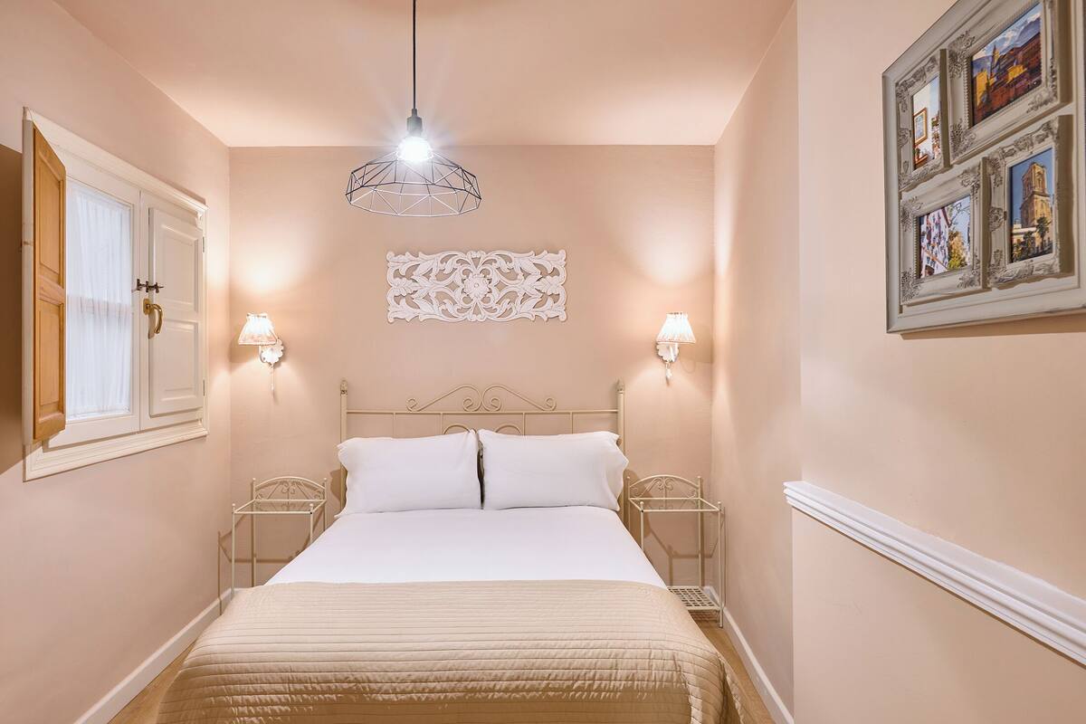 Apartment | Premium bedding, in-room safe, soundproofing, iron/ironing board