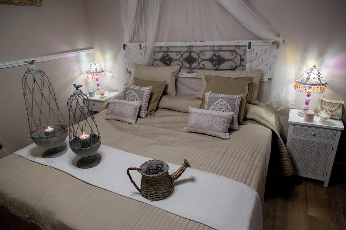 Premium bedding, in-room safe, soundproofing, iron/ironing board