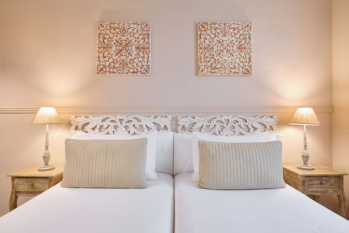Basic Studio | Premium bedding, in-room safe, soundproofing, iron/ironing board