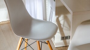 A modern room with a white desk, a white chair, and a wooden floor. - Palace Tartaglia (Split)