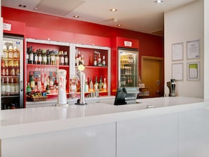 Restaurant - Travelodge Cardiff Atlantic Wharf Hotel (Cardiff)