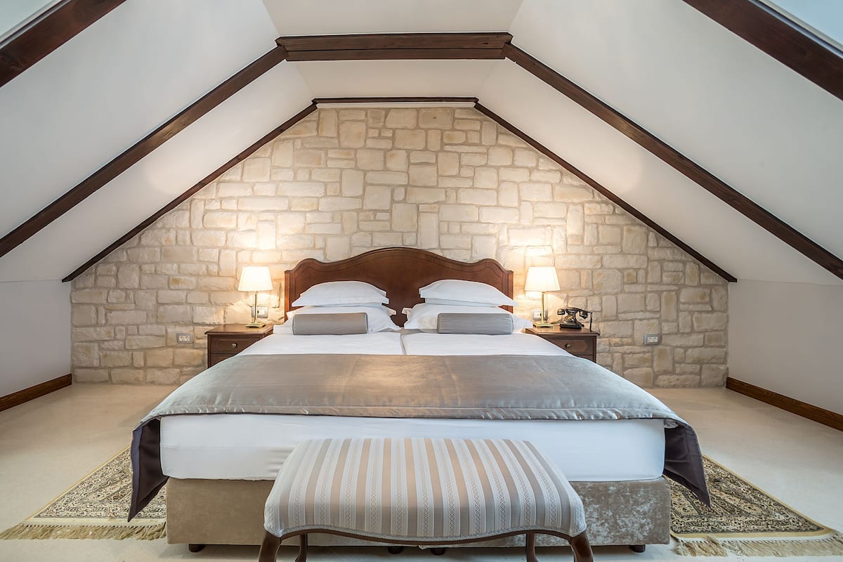 Deluxe Suite, City View | Premium bedding, minibar, in-room safe, soundproofing