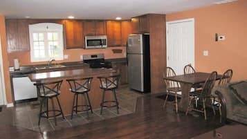 Standard House, 3 Bedrooms | Private kitchen | Fridge, microwave, stovetop, dishwasher