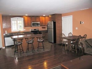 标准独立别墅, 3 间卧室 | 私人厨房 | 冰箱、微波炉、炉灶、洗碗机