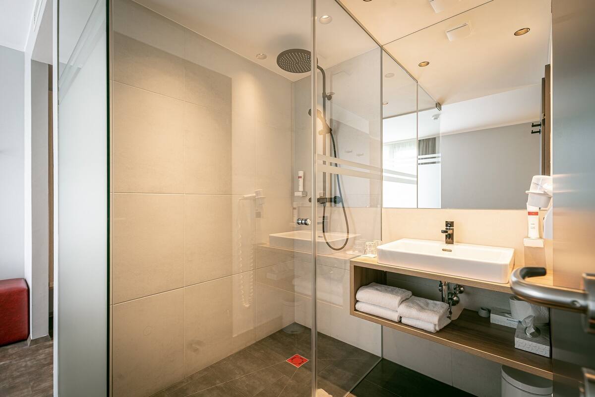 superior double room, balcony | bathroom | shower, free toiletries, hair dryer, towels