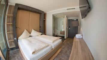 Comfort tweepersoonskamer, niet-roken, balkon | Hypoallergeen beddengoed, een kluis op de kamer, geluiddichte muren