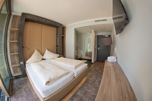 Comfort Double Room, Non Smoking, Balcony | Hypo-allergenic bedding, in-room safe, soundproofing, iron/ironing board - Hotel Rocket Rooms Velden (Velden am Wörther See)