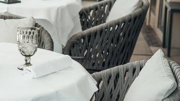 Ze serveren er lunch en diner