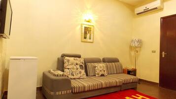 Executive Suite | Living area | Flat-screen TV