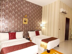 In-room safe, free WiFi, bed sheets