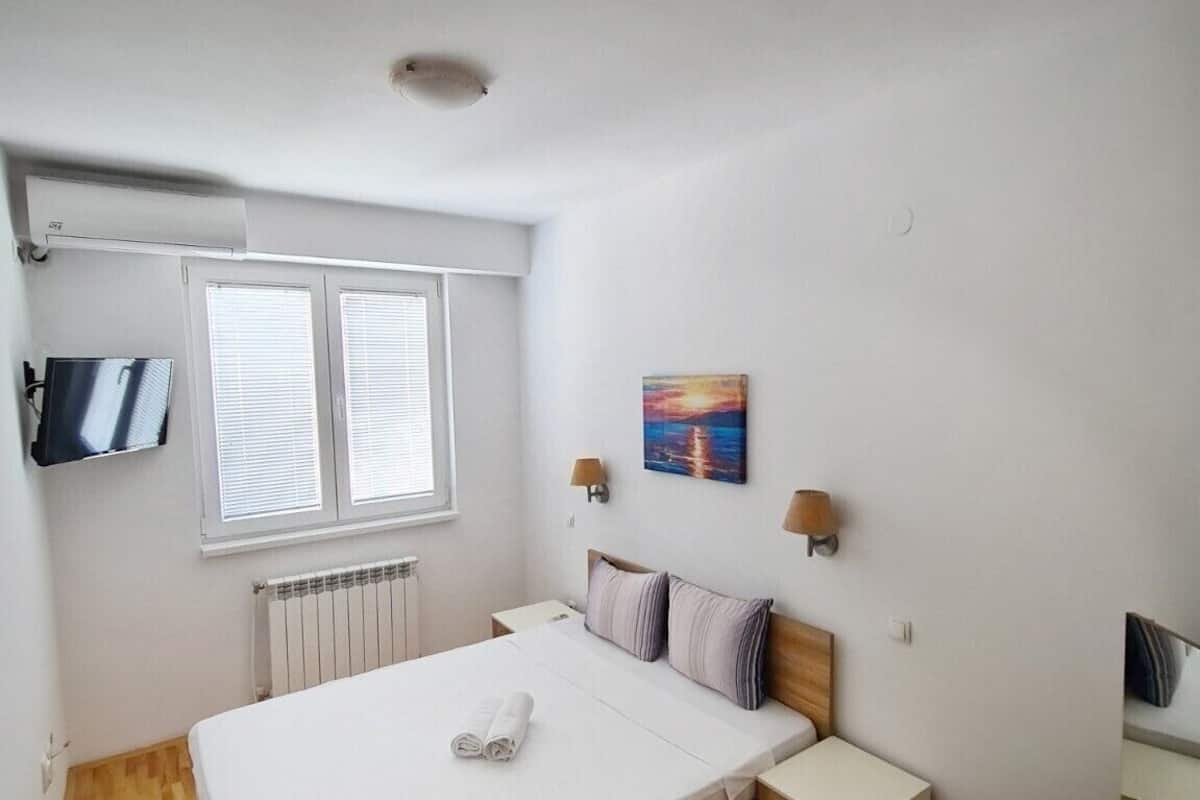 Deluxe appartement | Hypoallergeen beddengoed, een kluis op de kamer, geluiddichte muren