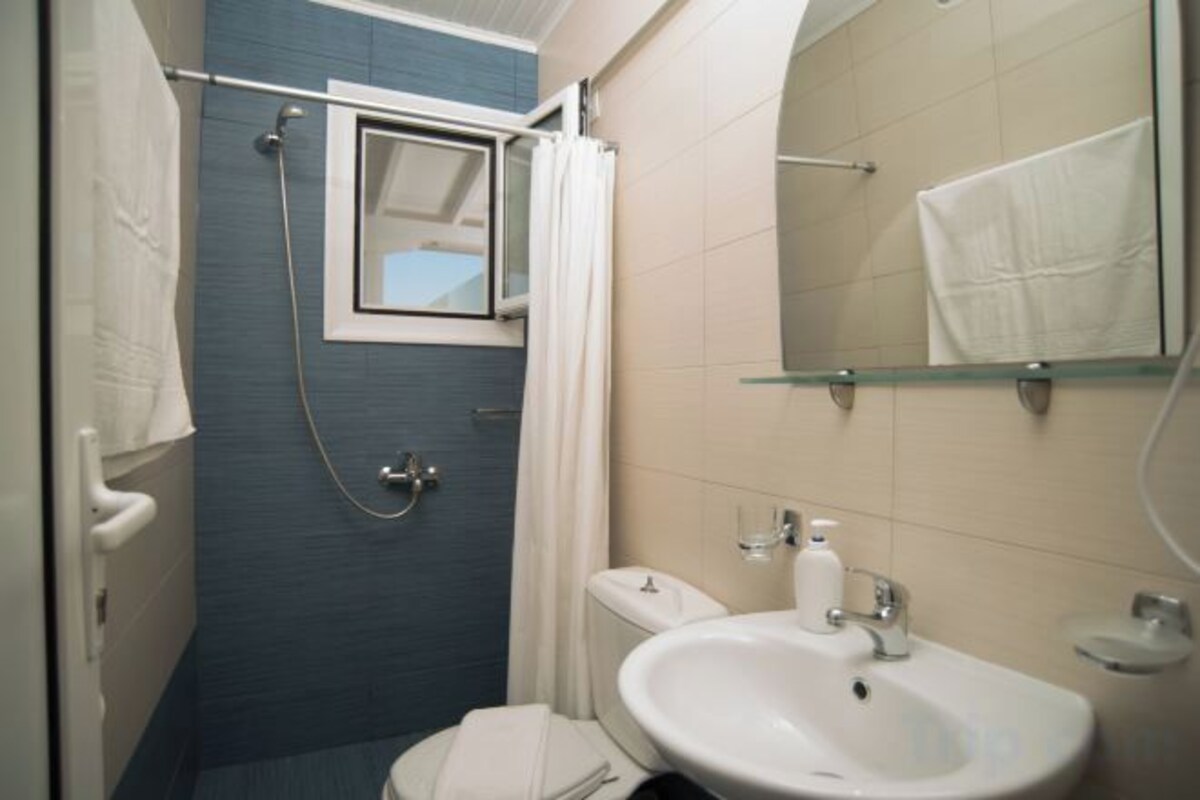 Bathroom | Shower, free toiletries, hair dryer, towels