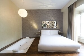 Premium bedding, free minibar, in-room safe, soundproofing - Irooms Central Station (Rome)
