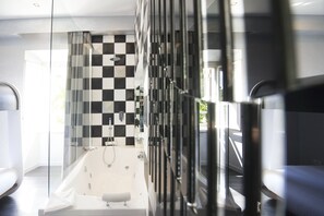 Superior Double Room, Jetted Tub (iCube) | Jetted tub - Irooms Central Station (Rome)